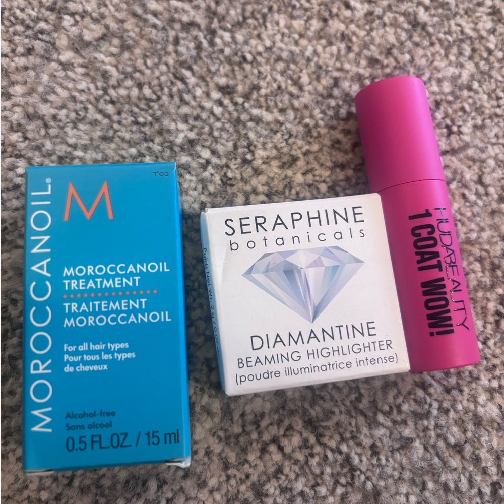 Hair, cheeks lashes combo on the go Moroccan oil, huda lashes, highlighter